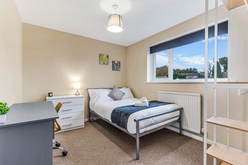 Photo 1: BEDROOM 2