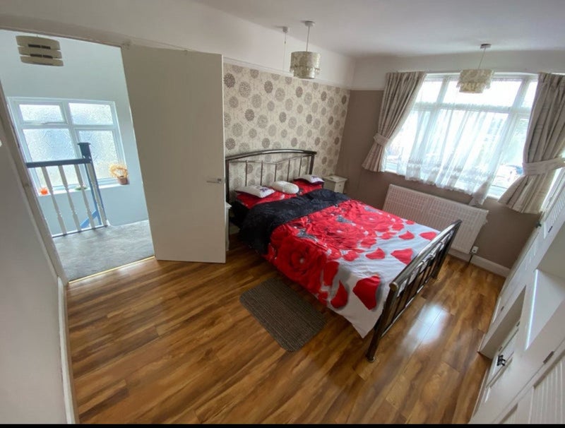 Photo 1: Bedroom