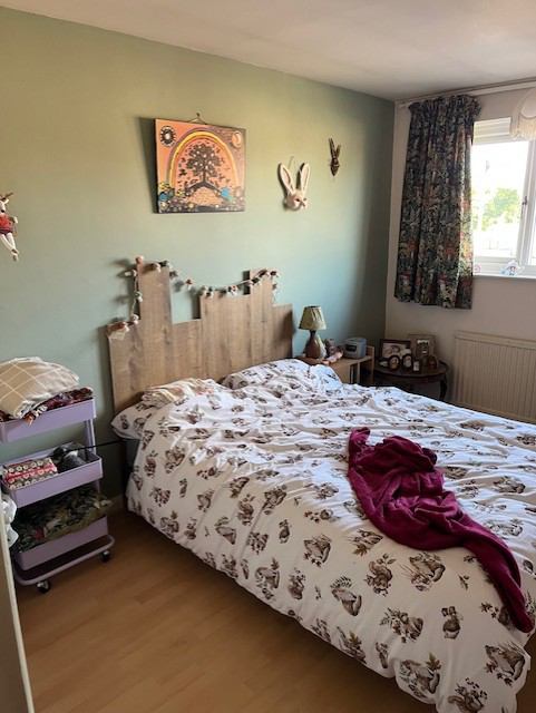 Photo 1: Bedroom 1