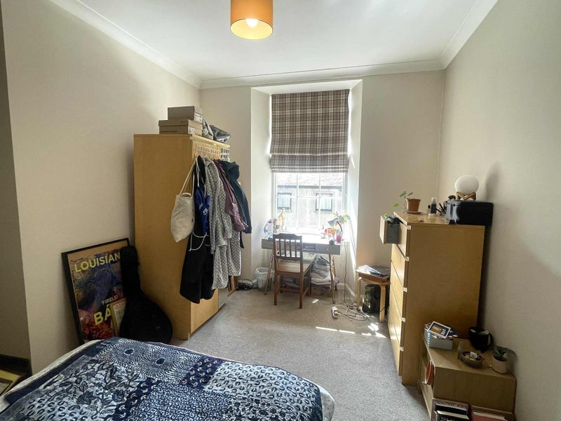Photo 1: Bedroom 2