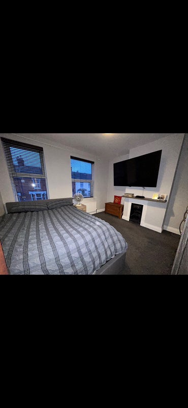 Photo 1: Room (Yours)