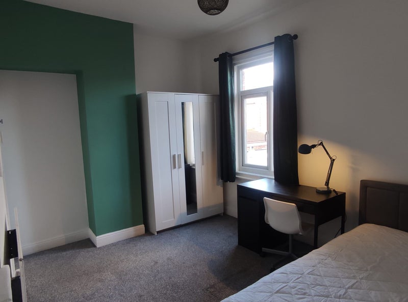 Photo 1: Room (Yours)