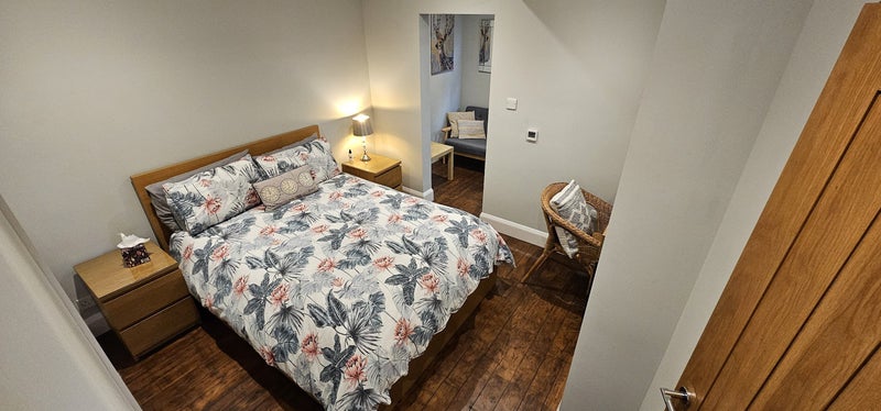 Photo 1: Bedroom