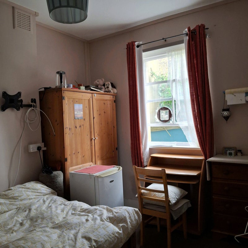 Photo 1: Double room with fridge