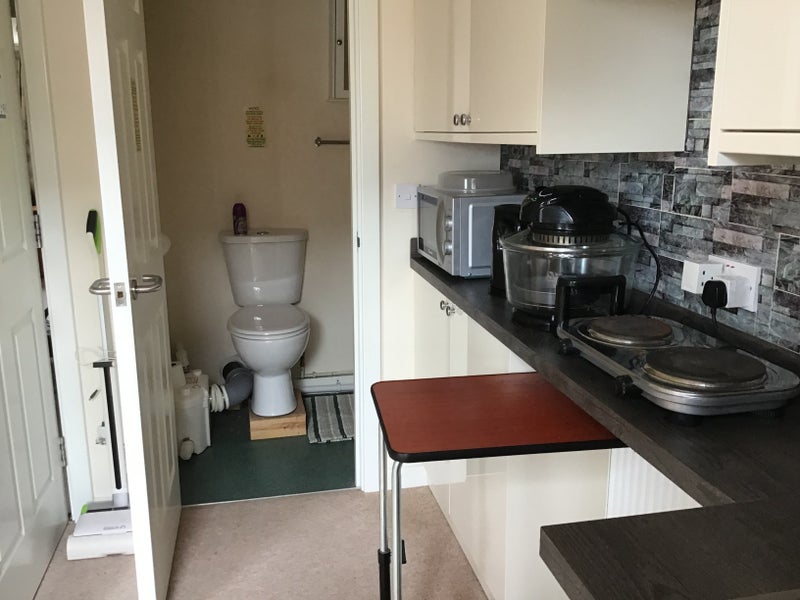 Photo 1: Kitchenette 