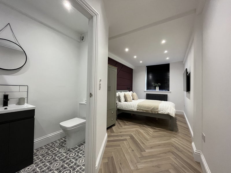 Photo 1: Bedroom 5