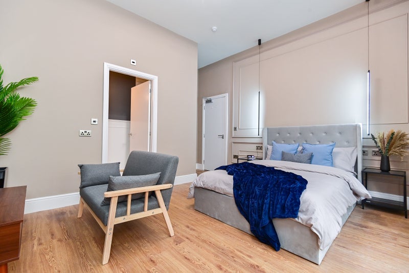 Photo 1: ROOM 2