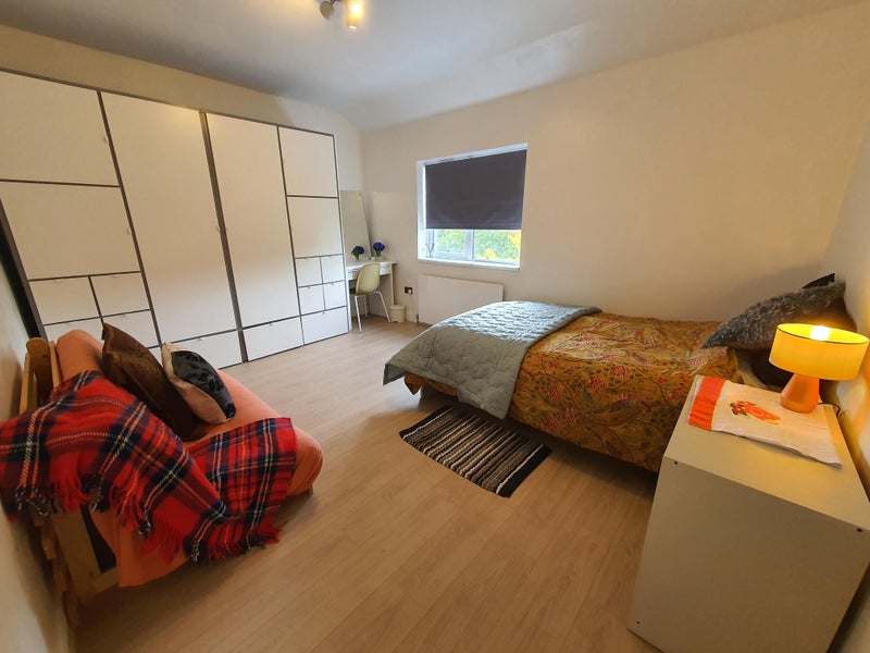 Photo 1: Room 1 (Double/Garden facing)