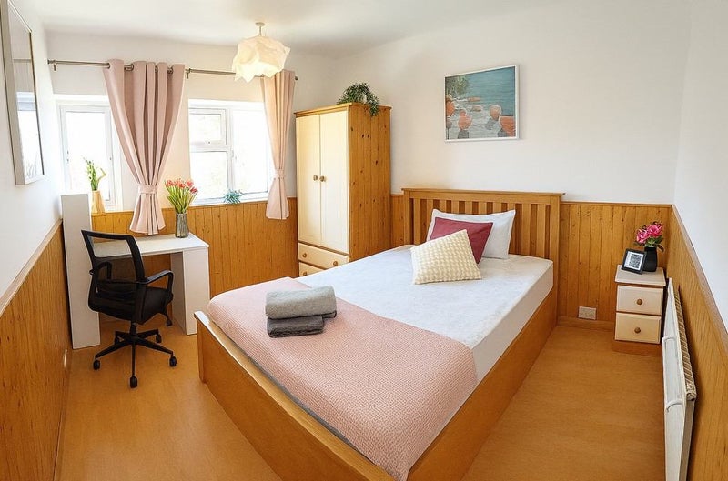 Photo 1: Bedroom2