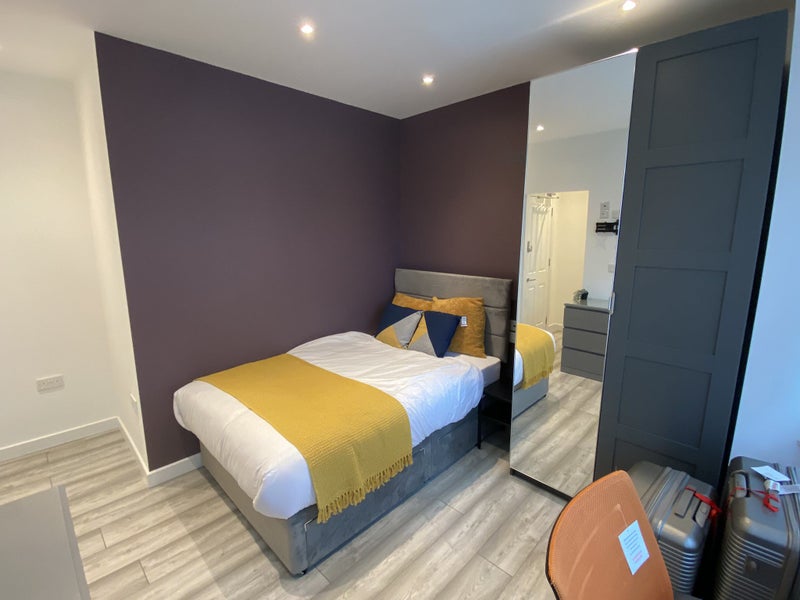 Photo 1: Bedroom