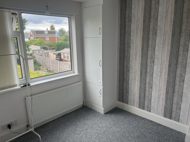 Photo 1: Bedroom