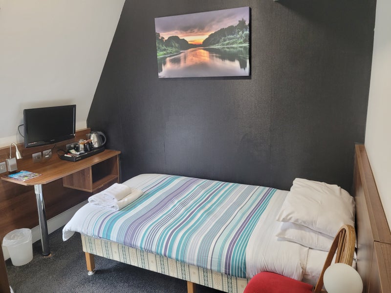 Photo 1: Single room facing Arthurs Seat