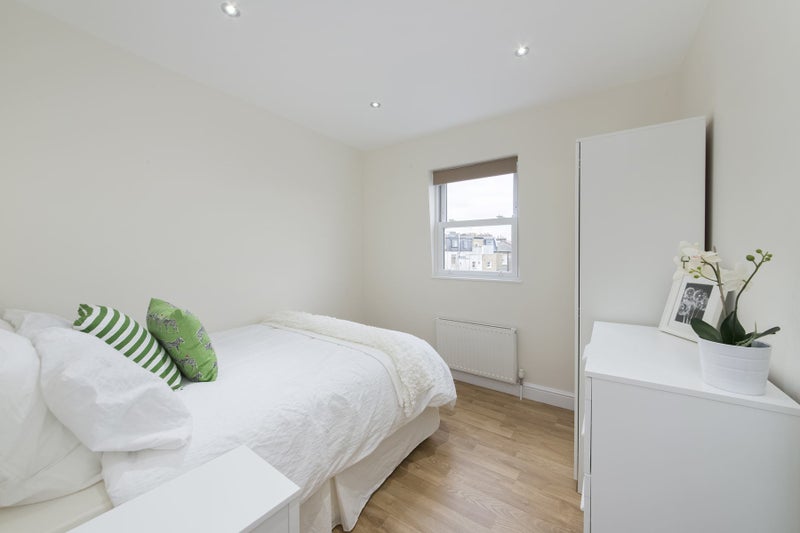 Photo 1: Room 5