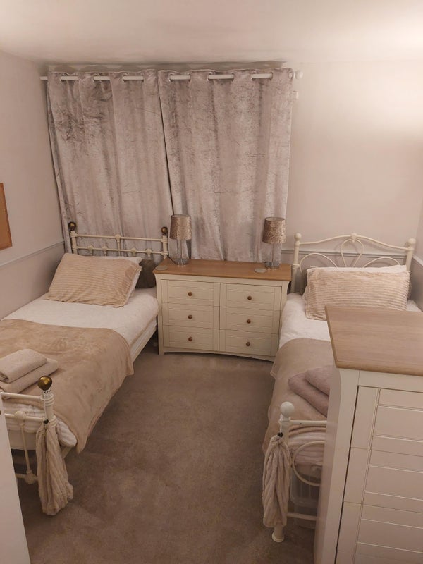 Photo 1: Twin Room 