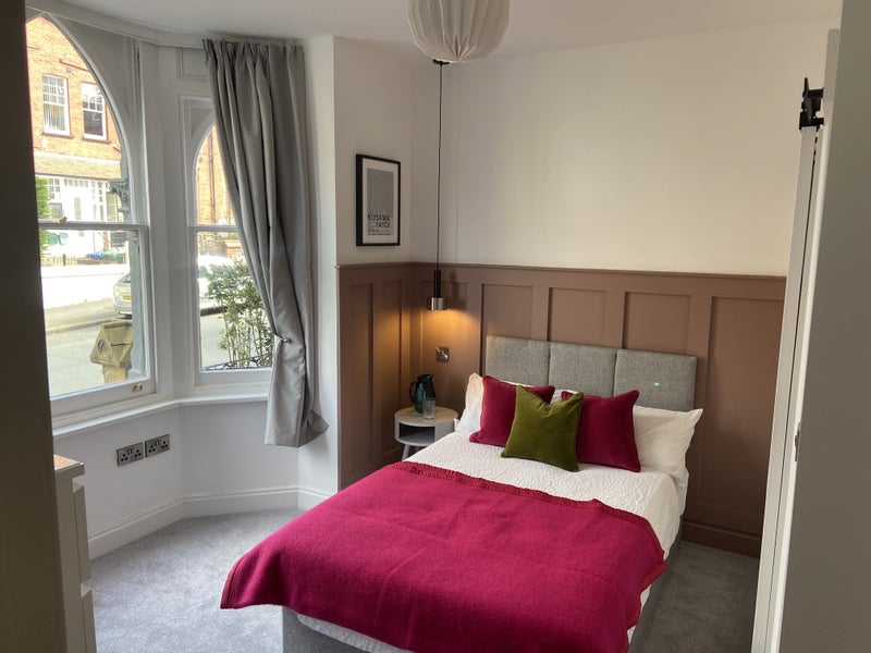 Photo 1: Room 1