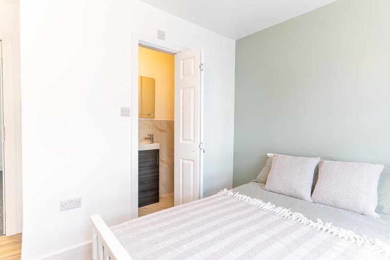 Photo 1: Bedroom 4 with en-suite