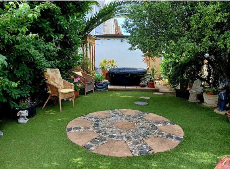 Photo 1: Garden