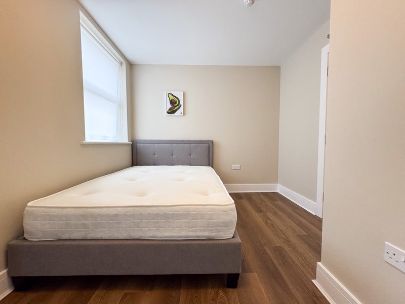 Photo 1: Room 6