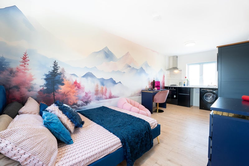 Photo 1: Room 6