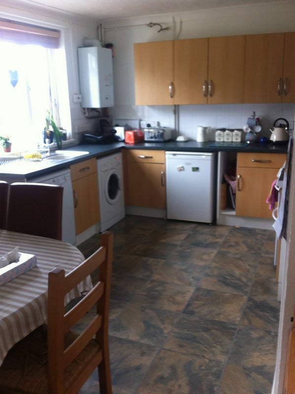 'Single room in a friendly house in Durrington' Room to Rent from SpareRoom