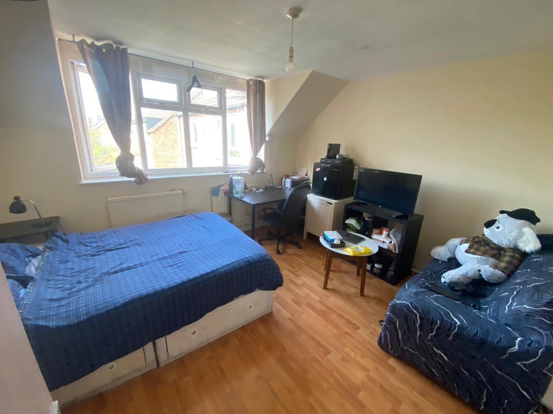 Photo 1: ROOM 1