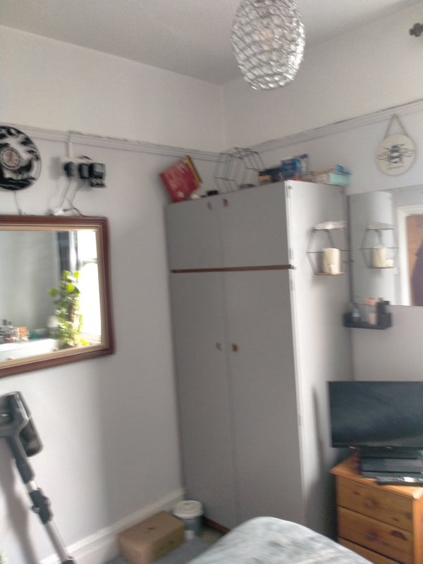 Photo 1: Room available 