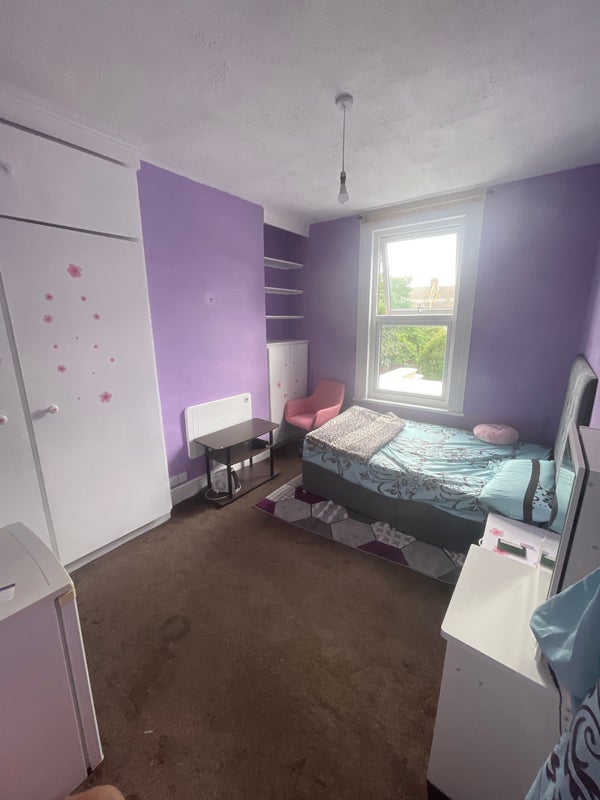 Photo 1: Room 1