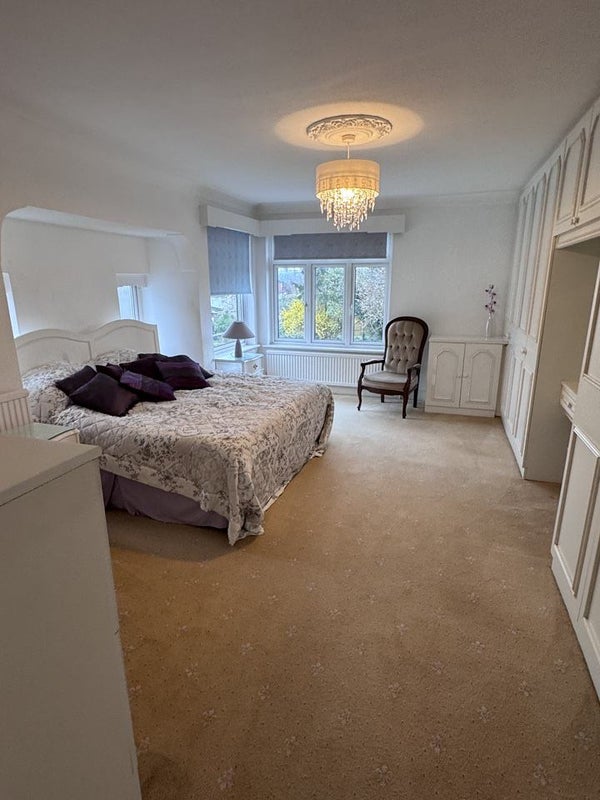 Photo 1: Room 1