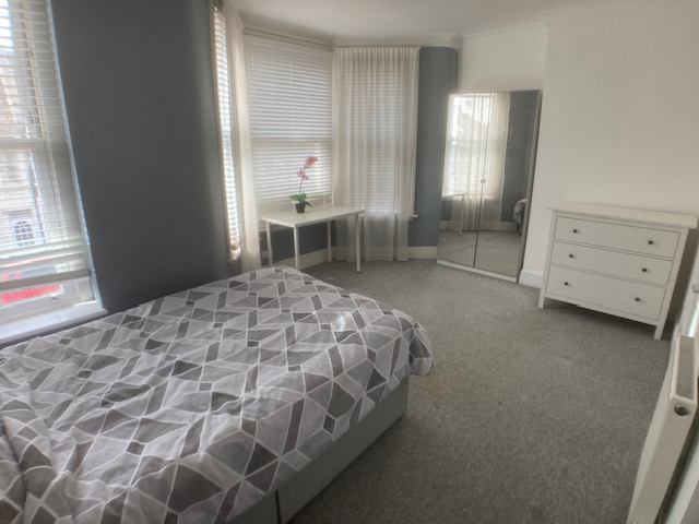 Photo 1: Large ensuite double (£885PCM)