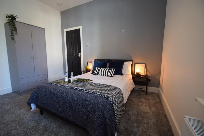 Photo 1: Room 4 Available