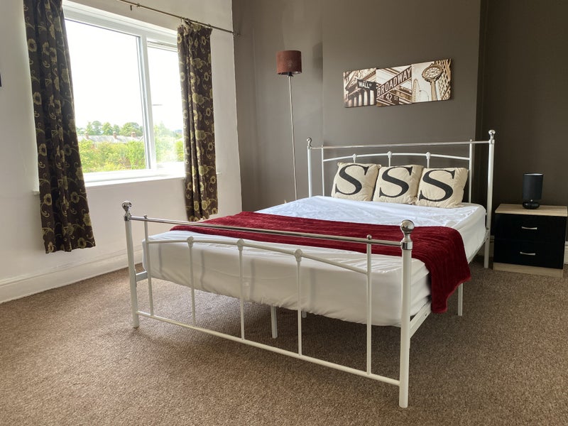 Photo 1: Room 5