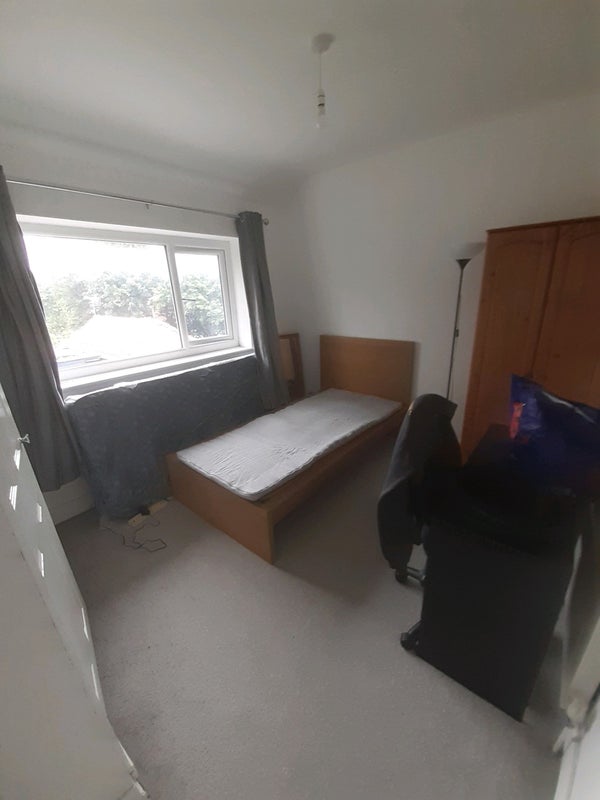 Photo 1: double bedroom 1