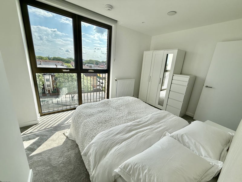 Photo 1: Room (Yours)