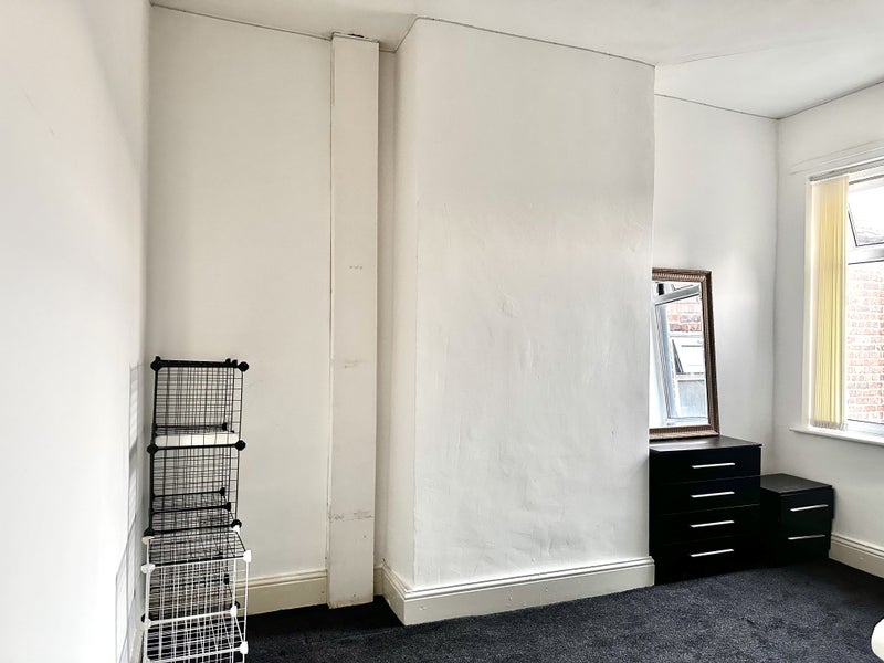 Photo 3: Room (Yours)