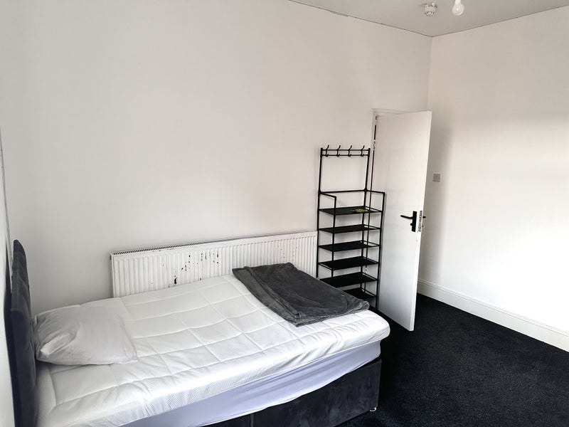 Photo 4: Room (Yours)