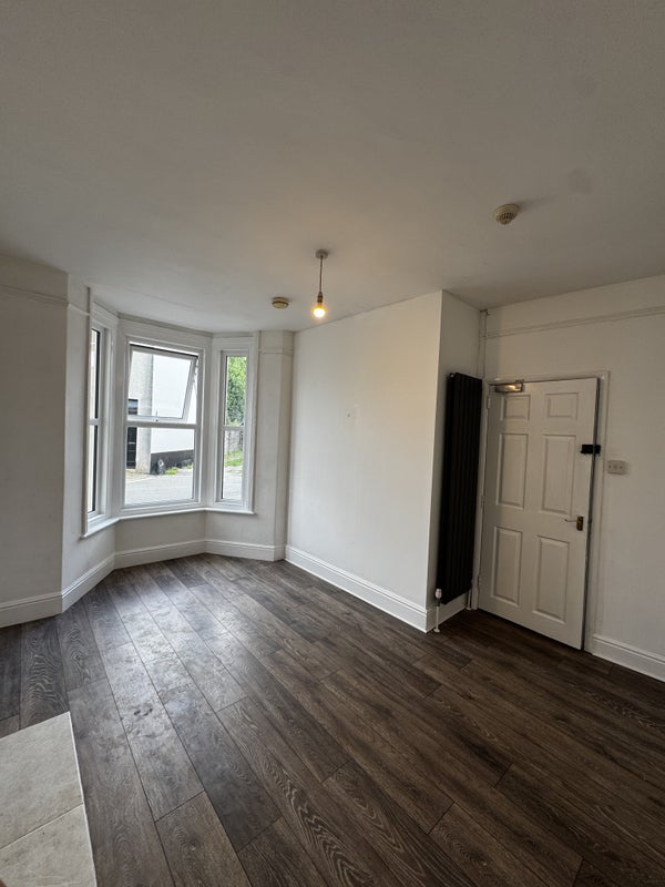 Photo 1: Ground floor bedroom