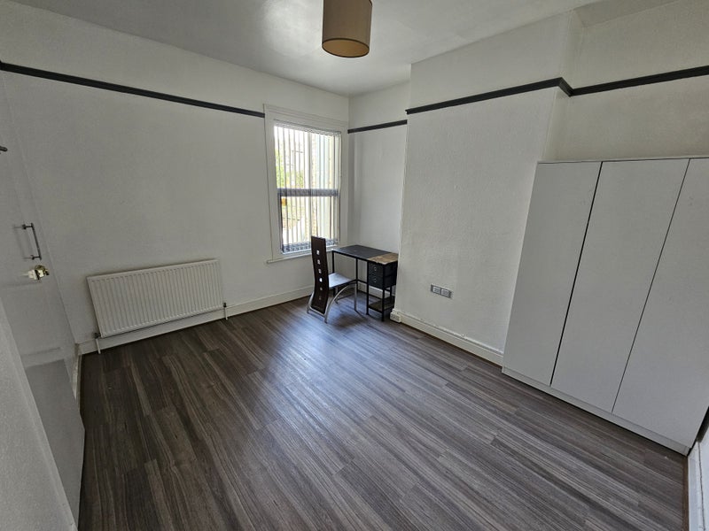 Photo 1: High ceilings very large room 