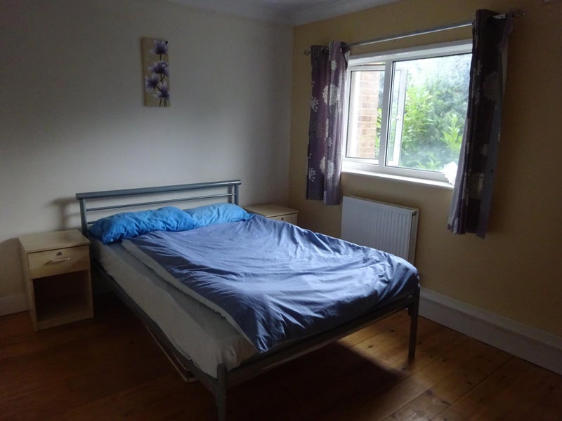 Photo 1: Sorry shows single duvet!