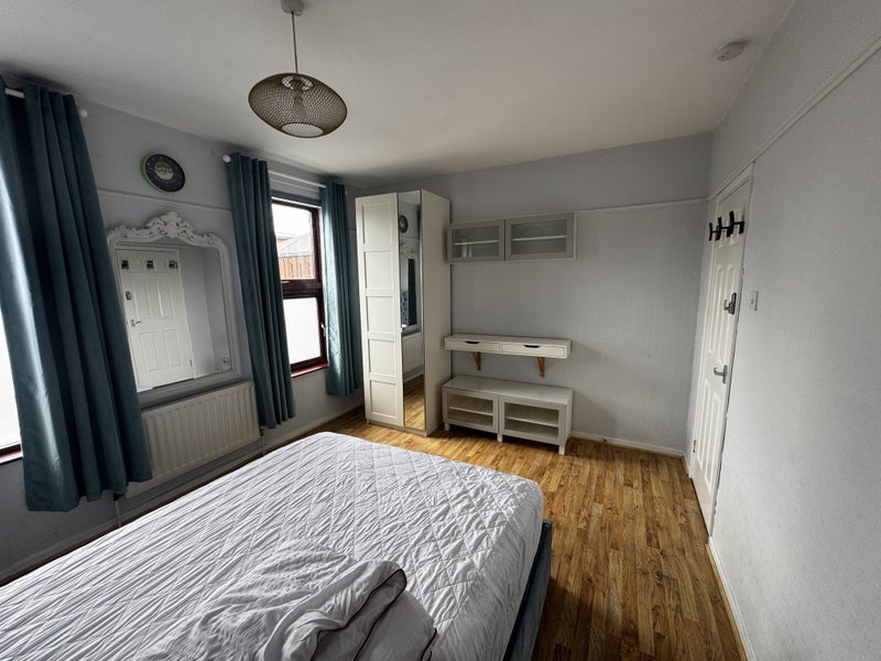 Photo 1: Bedroom 1 available from 10/11