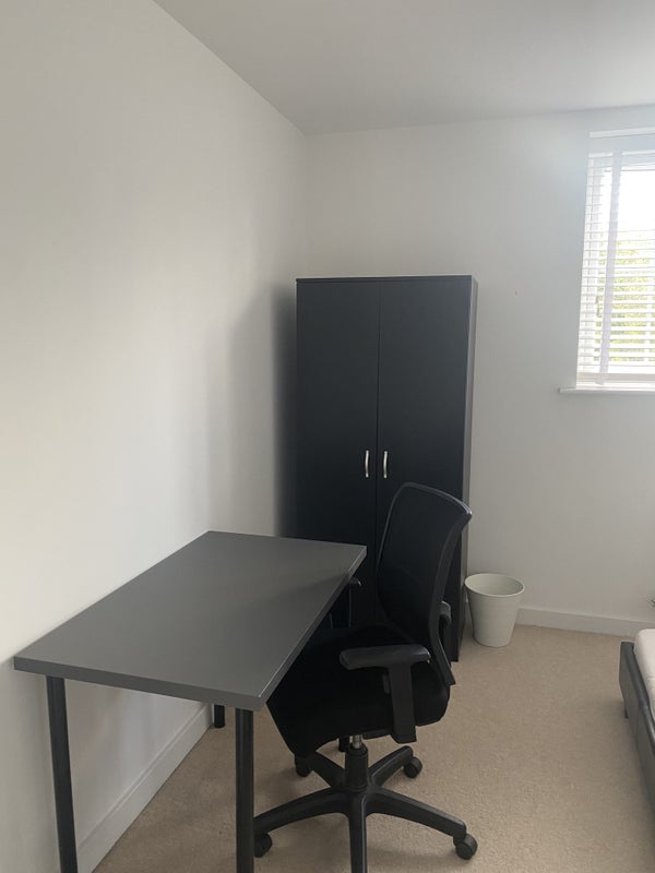 Photo 1: Work/study station