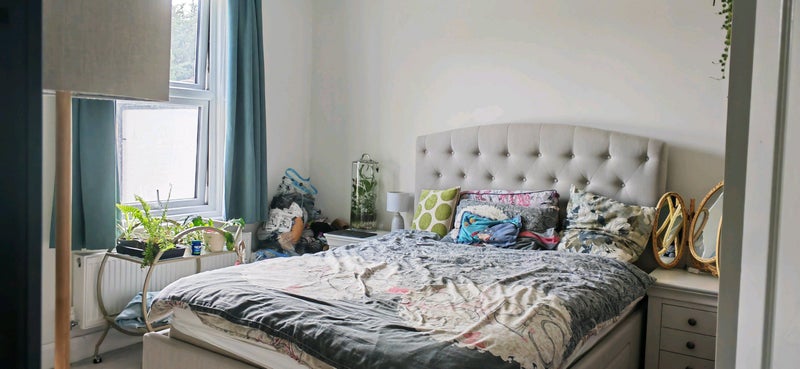 Photo 1: Bedroom