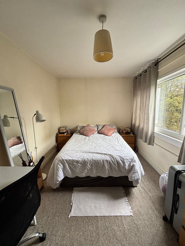 Photo 1: Bedroom