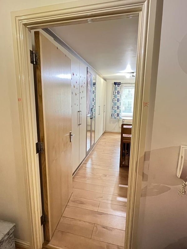 Photo 1: Master Bedroom Entry