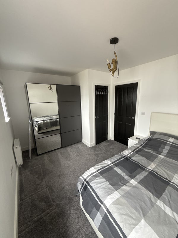 Photo 1: Bedroom