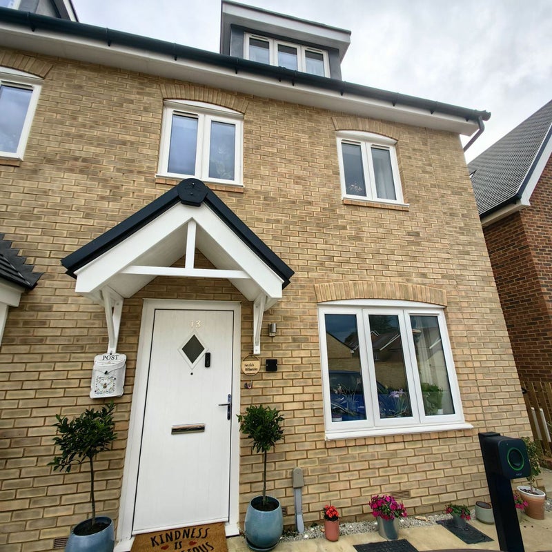 Photo 1: Semi detached 3 storey house 