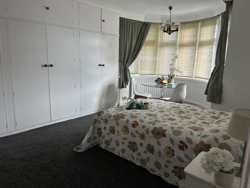 Photo 1: Room 1