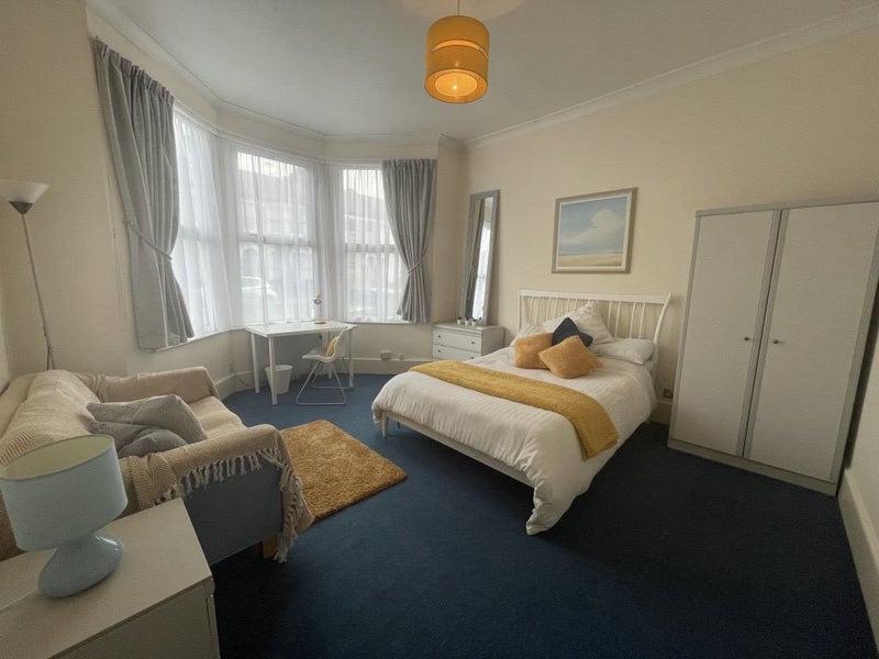 Photo 1: Bed room