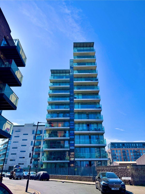 Photo 1: Flat