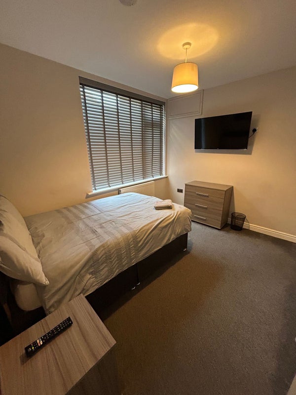 Photo 1: Room 1