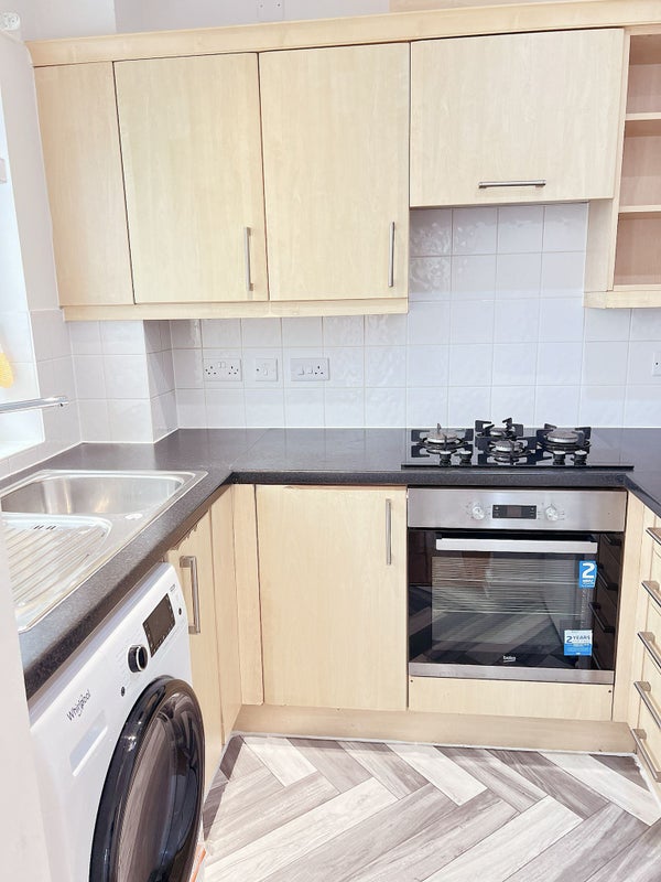 Photo 1: Kitchen